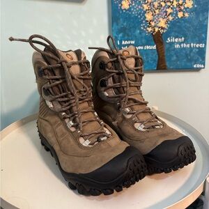 Merrell thick insulated weatherproof winter hiking boots size 7